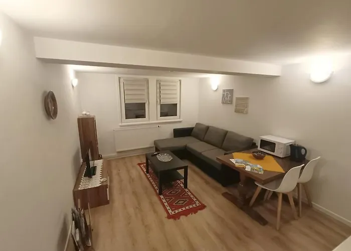 Zeitwinkelhaus-First Floor Apartment With Garden